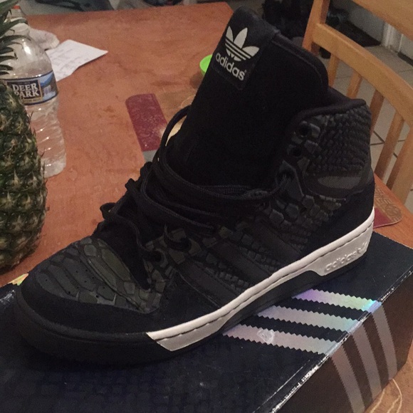 adidas Other - Adidas “Metro Attitude”